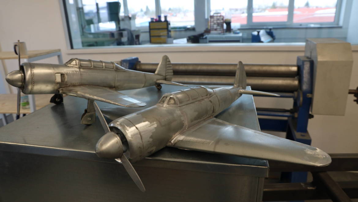 Modellflugzeuge aus Titanzink bauen