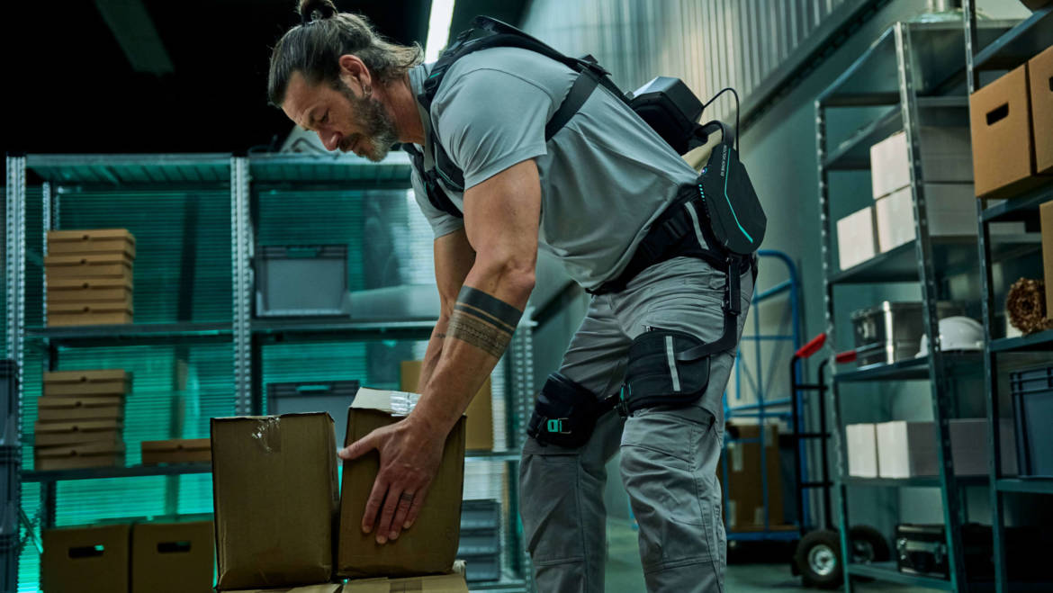 Exoskelette in der Klempnerbranche: Entlastung für Rücken, Schultern und Beine